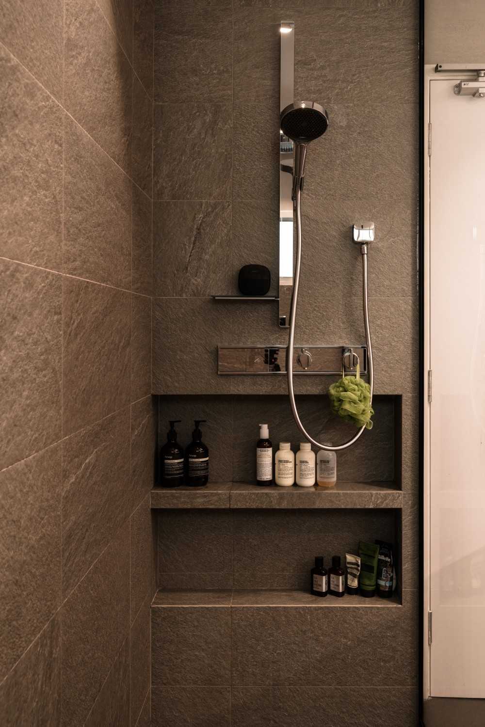 Transitional Bathroom with Mirror and Bathroom Storage