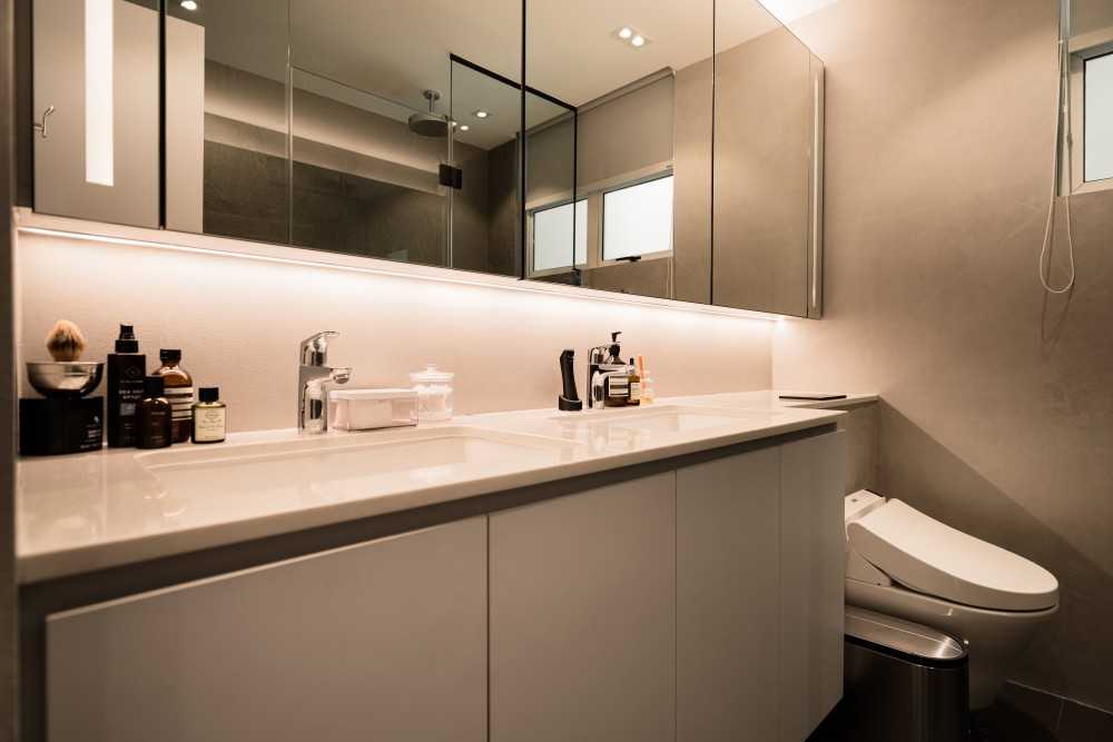 Transitional Bathroom with Shower Screen and Bathroom Storage