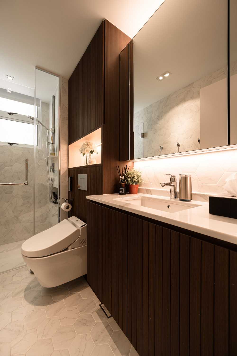 Transitional Bathroom with Mirror and Shower Screen