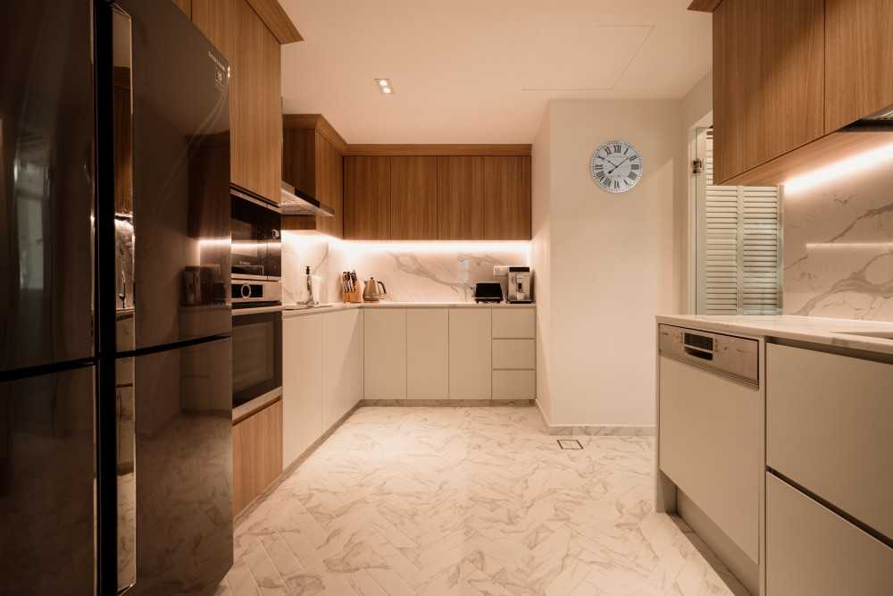 Transitional Kitchen with Herringbone Tiling and Kitchen Backsplash
