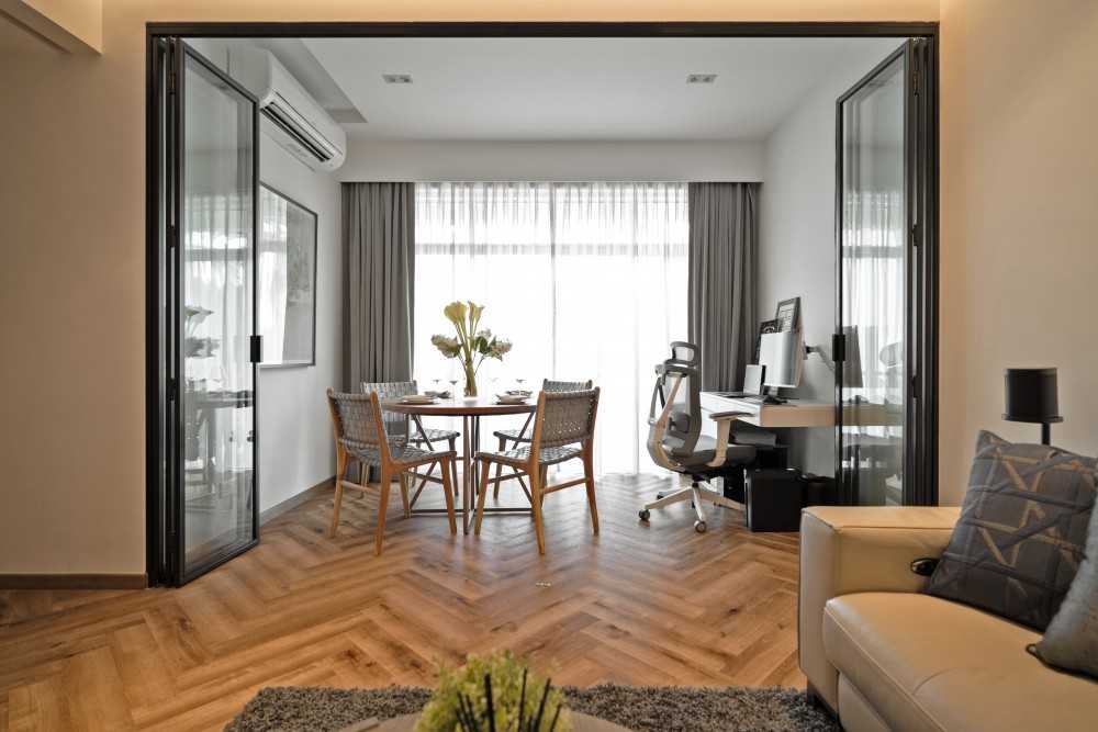 Transitional Dining Room with Dining Table and Dining Chairs