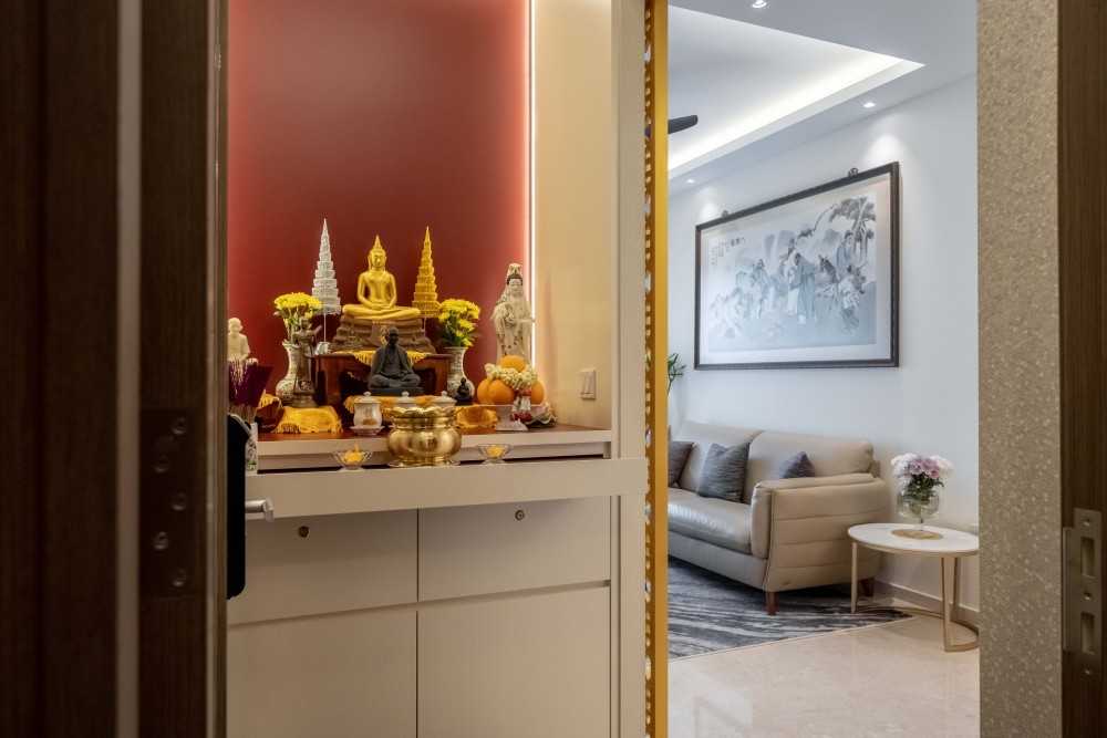 Modern Entryway with Mirror and Shoe Rack