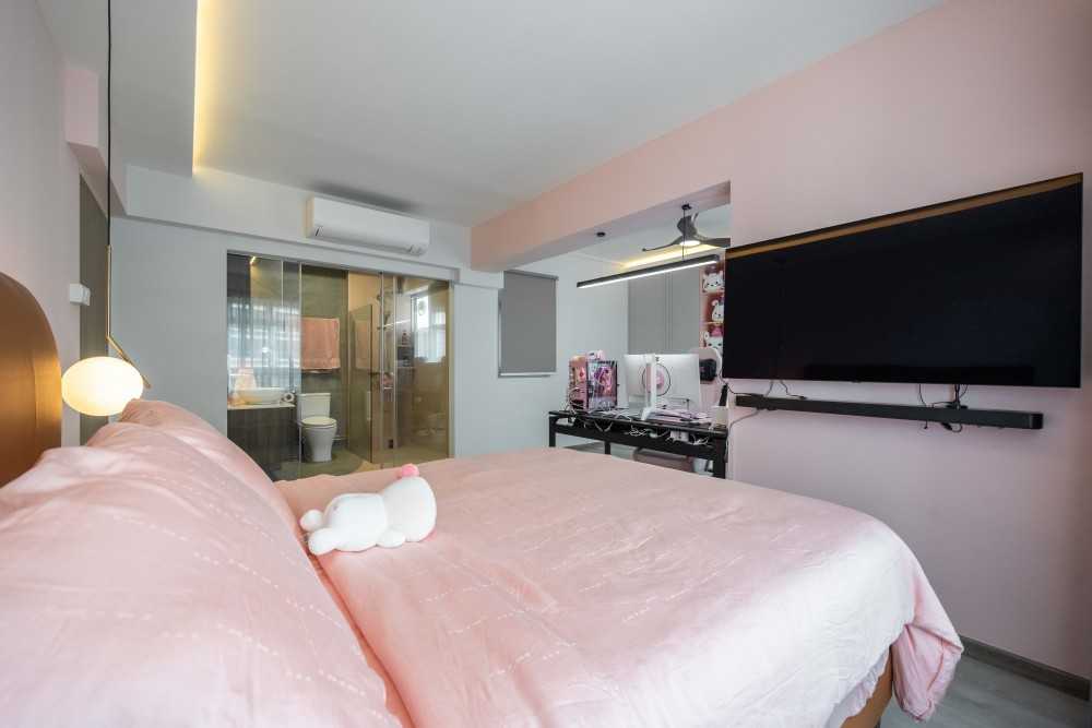 Contemporary Bedroom with Vinyl Flooring and Homogeneous Tiles