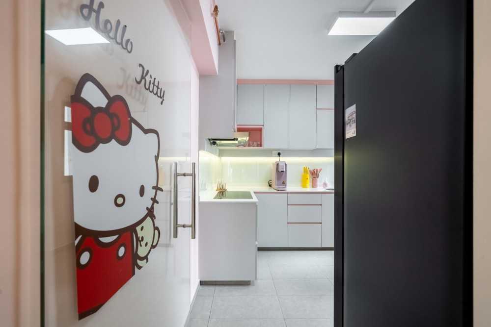 Contemporary Kitchen with Wood Flooring and Kitchen Window