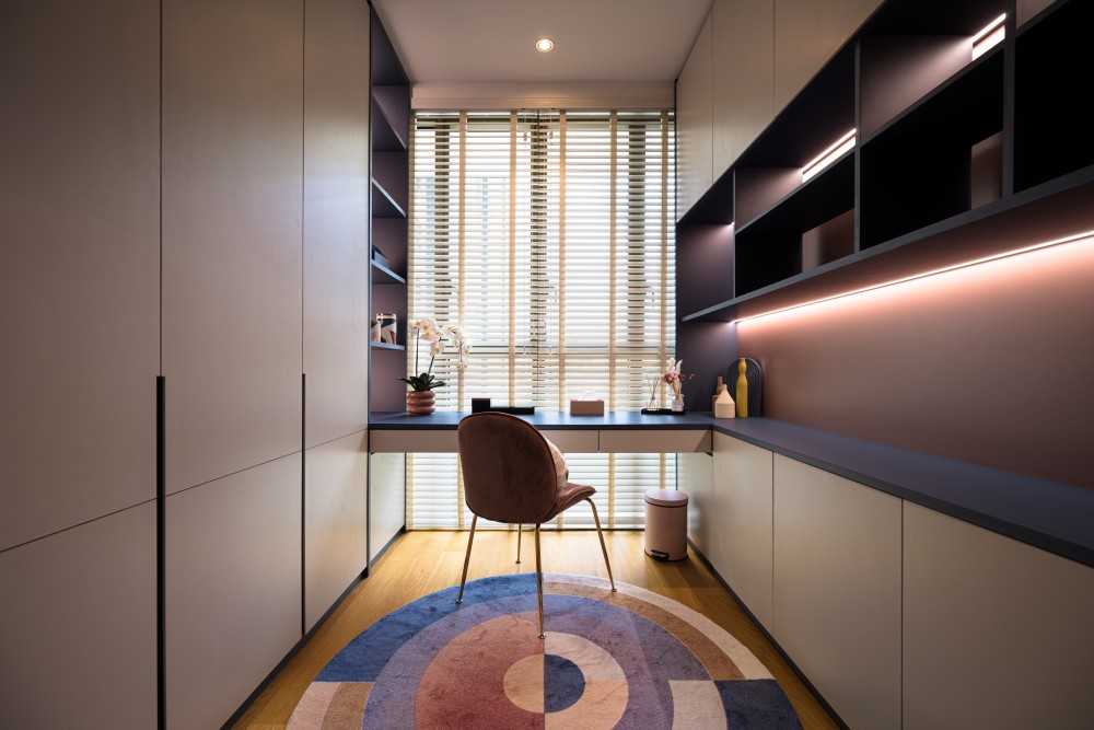 Contemporary Walk-in Wardrobe with Wardrobe and Sliding Wardrobe