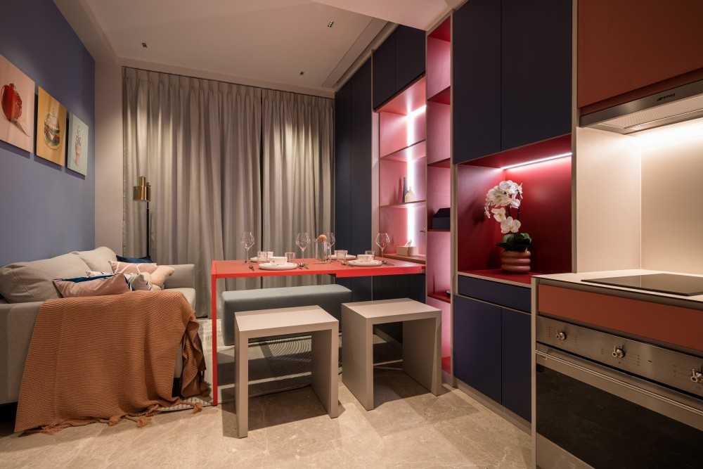 Contemporary Dining Room with Cove Lighting and Dining Table
