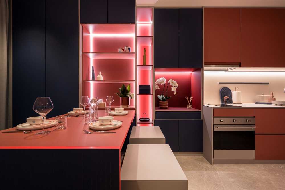 Contemporary Dining Room with Dining Table and Dining Chairs