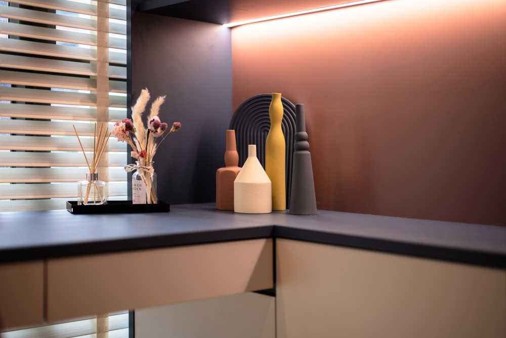 Contemporary Walk-in Wardrobe with Mirror and Wardrobe