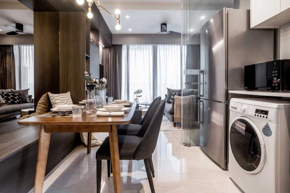 Contemporary Kitchen with Kitchen Backsplash and Kitchen Accessories