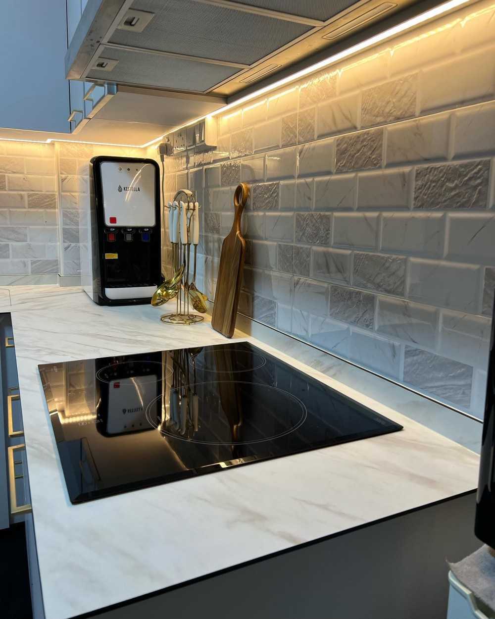 Minimalist Kitchen with Countertop and Homogeneous Tiles