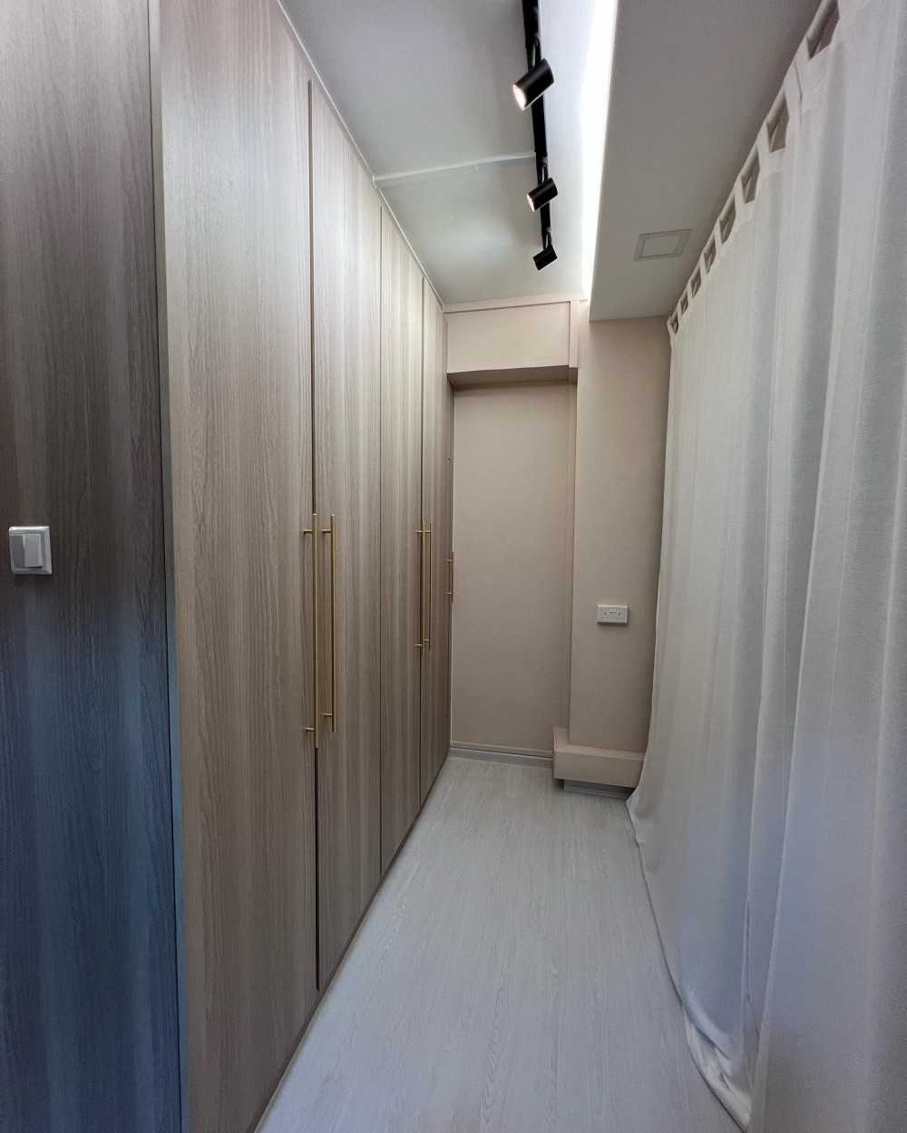 Minimalist Bedroom with Vinyl Flooring and Cove Lighting