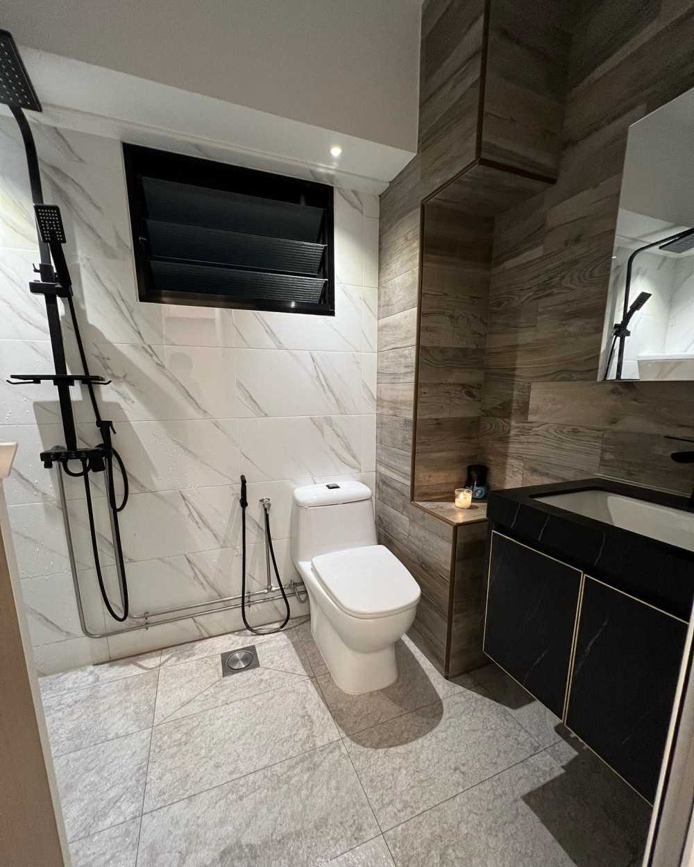 Minimalist Bathroom with Homogeneous Tiles and Rainshower