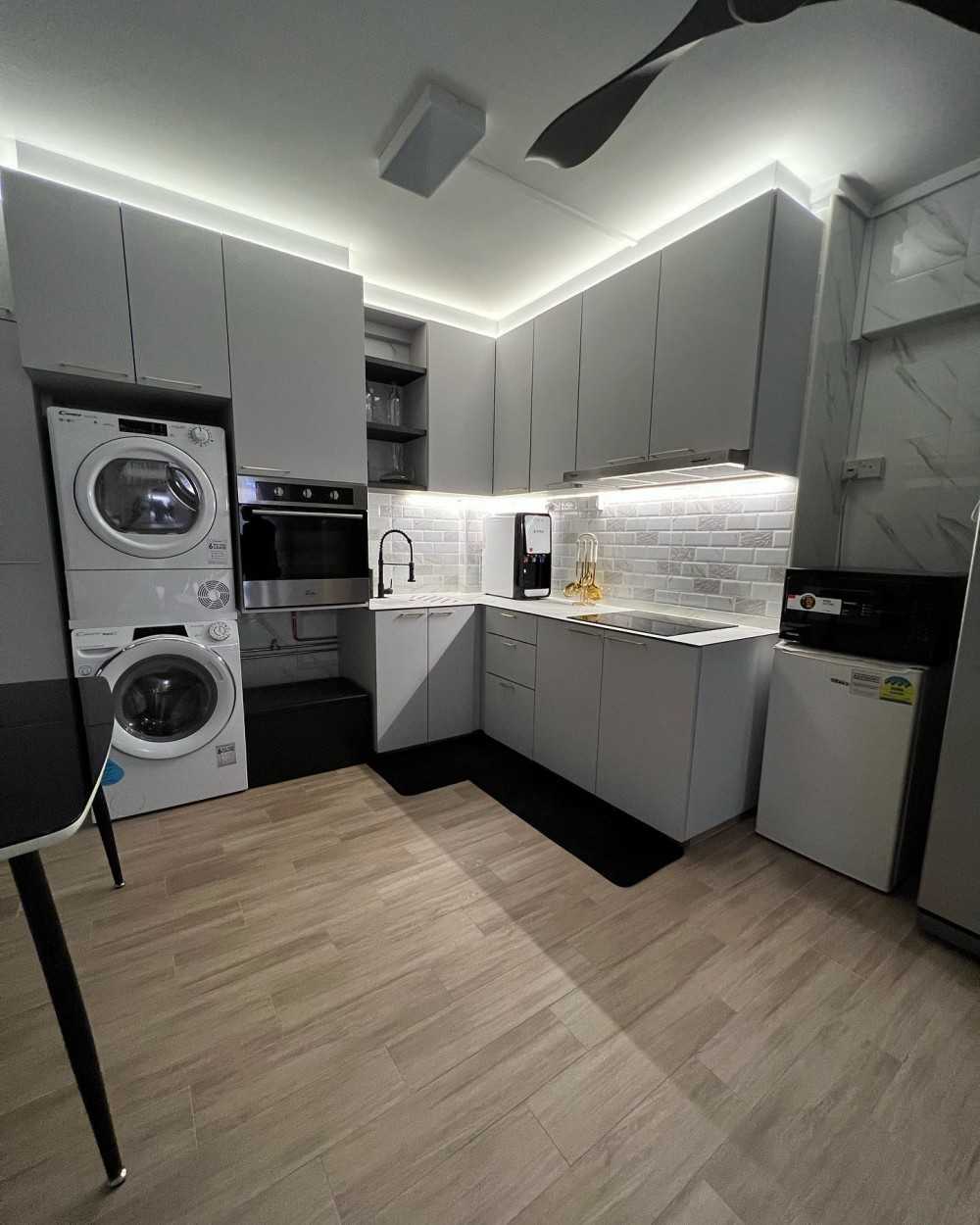 Minimalist Kitchen with Homogeneous Tiles and Wood Flooring