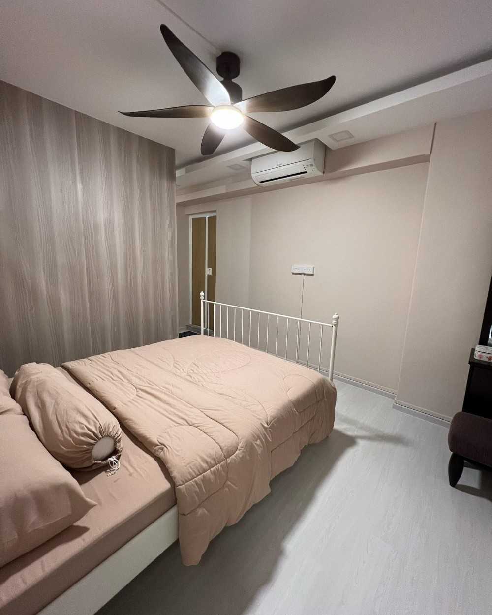 Minimalist Bedroom with Vinyl Flooring and Ceiling Light