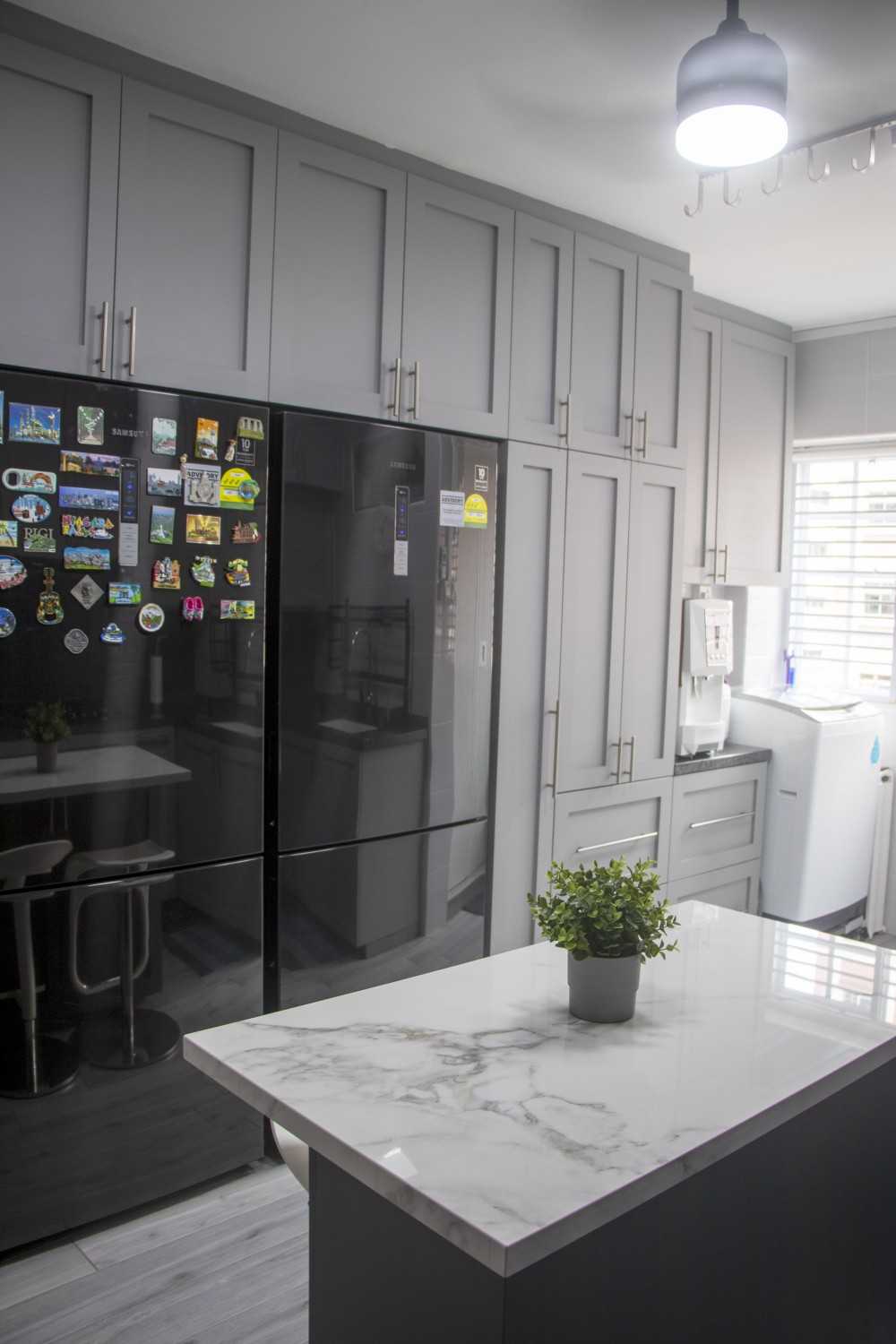 Modern Kitchen with Countertop and Kitchen Window