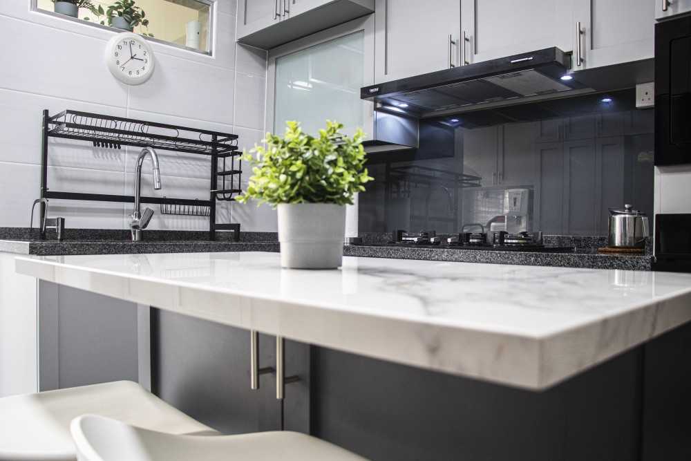 Modern Kitchen with Countertop and Homogeneous Tiles