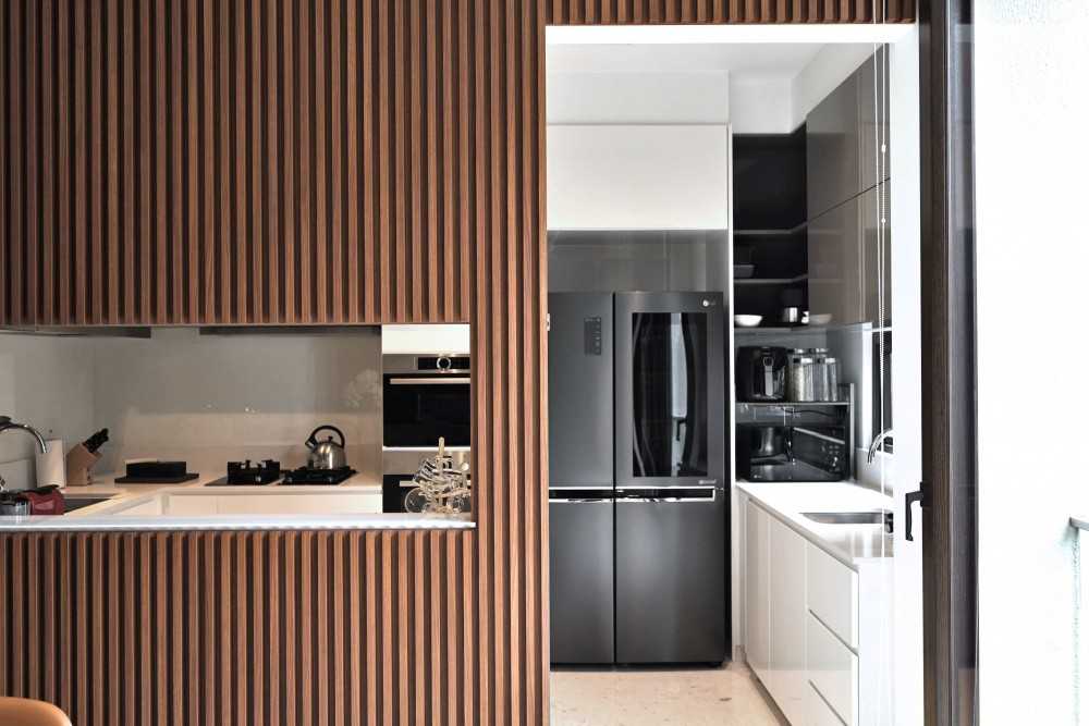 Contemporary Kitchen with Kitchen Window and Kitchen Island