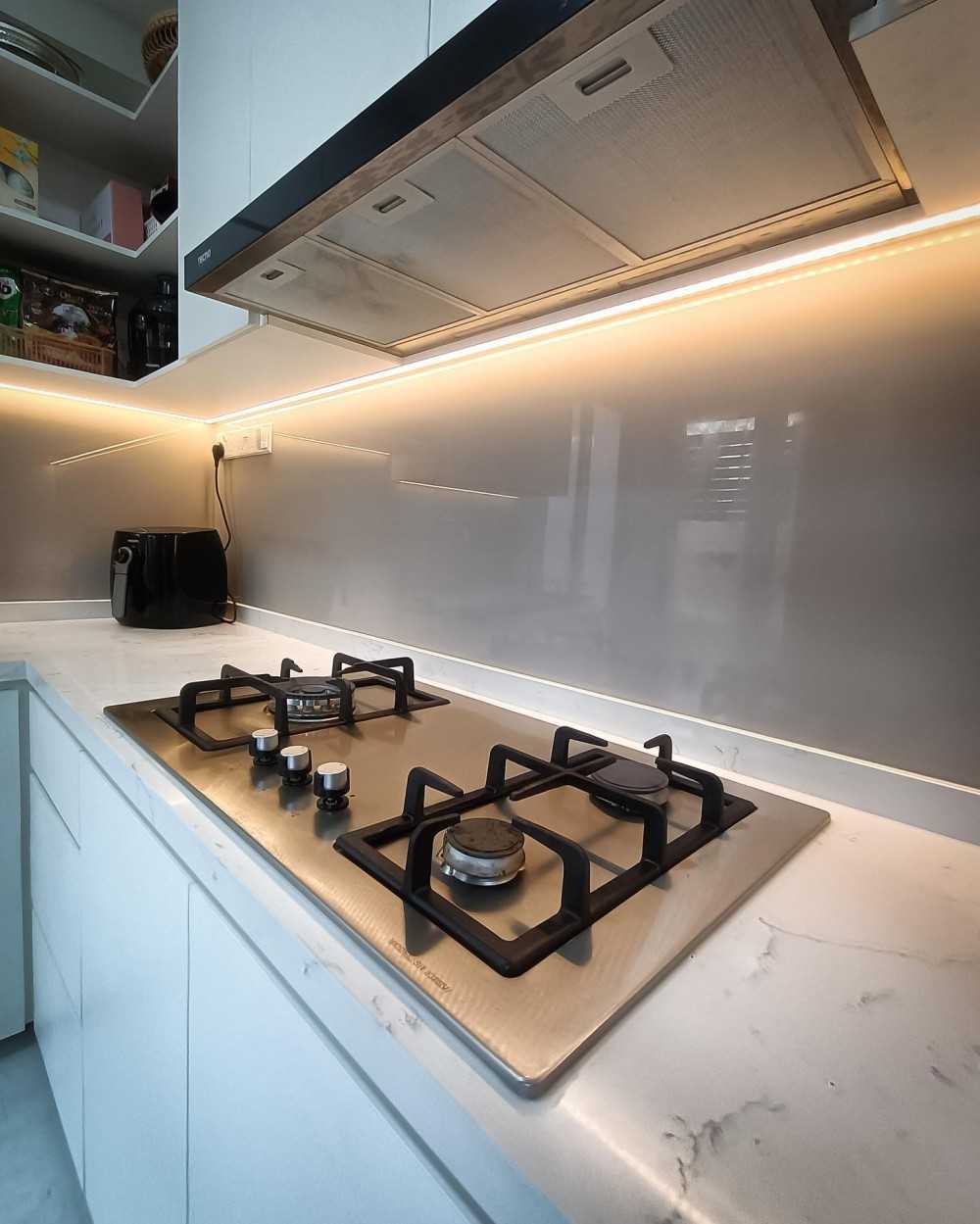Minimalist Kitchen with Countertop and Open Kitchen