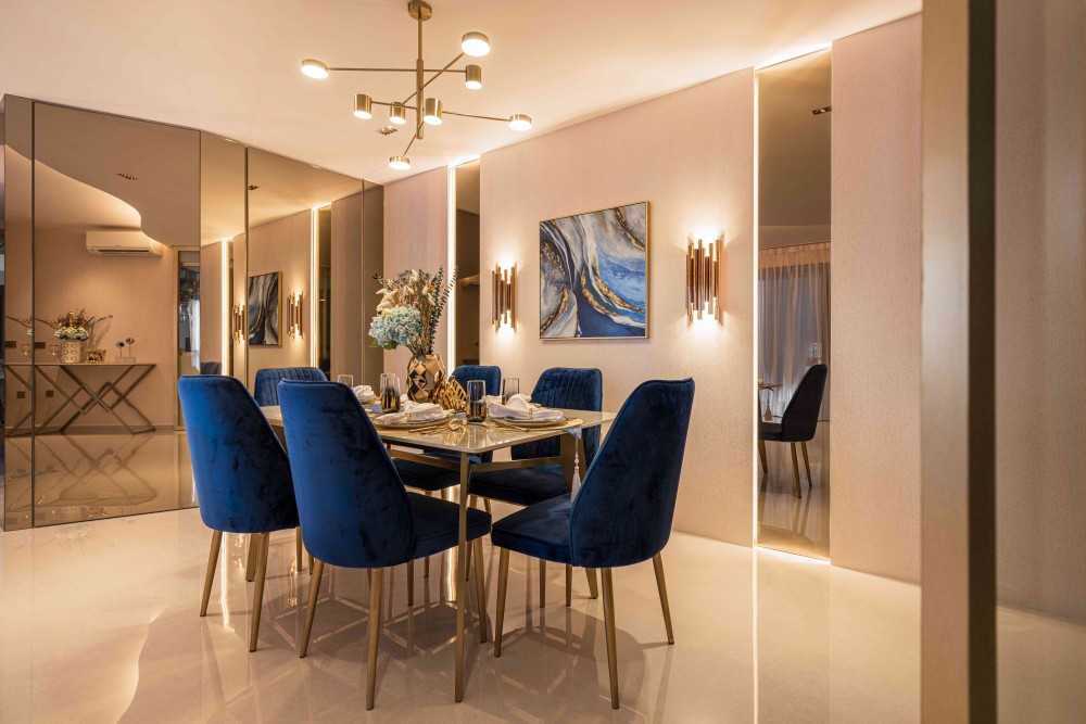Modern Dining Room with Dining Table and Dining Chairs