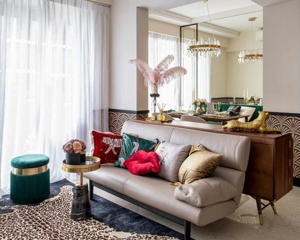 Eclectic Living Room with Carpet and Sofa