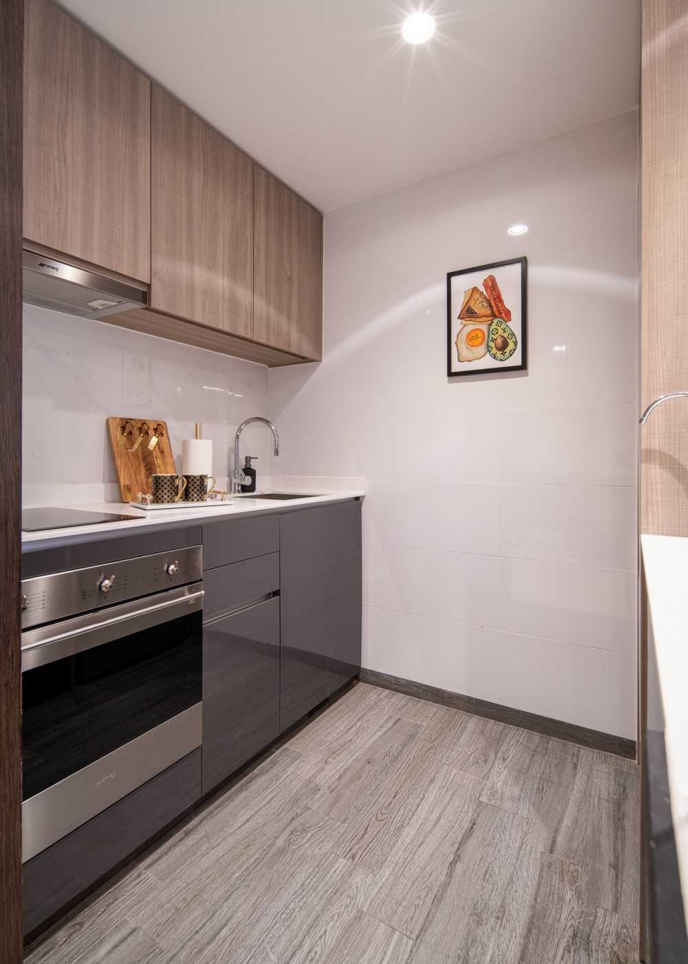 Eclectic Kitchen with Open Kitchen and Kitchen Backsplash