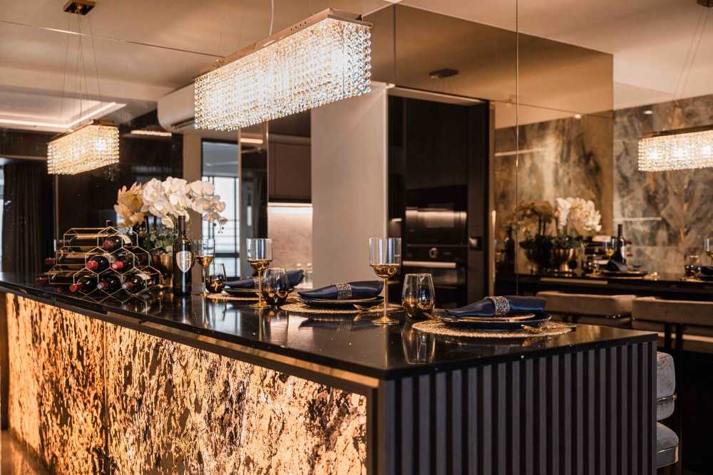 Modern Kitchen with Kitchen Island and Breakfast Counter