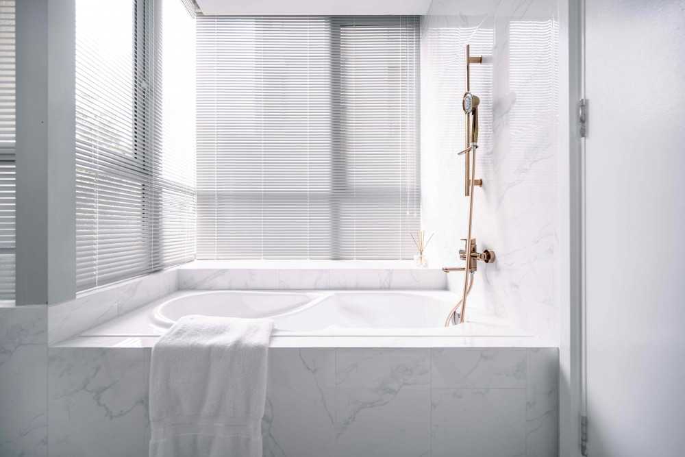 Modern Bathroom with Bathtub and Bathroom Storage