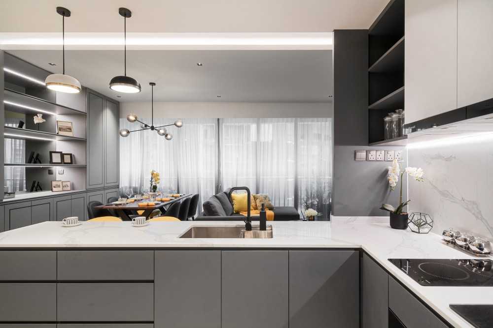 Contemporary Kitchen with Kitchen Island and Open Kitchen