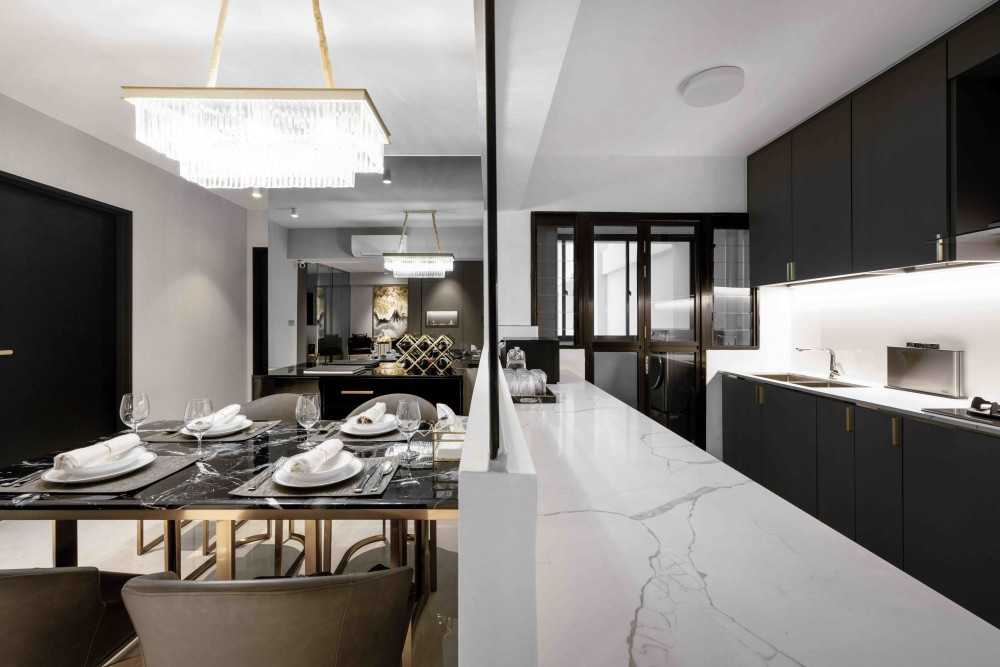 Contemporary Kitchen with Open Kitchen and Breakfast Counter
