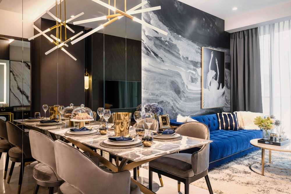 Modern Dining Room with Dining Table and Dining Chairs