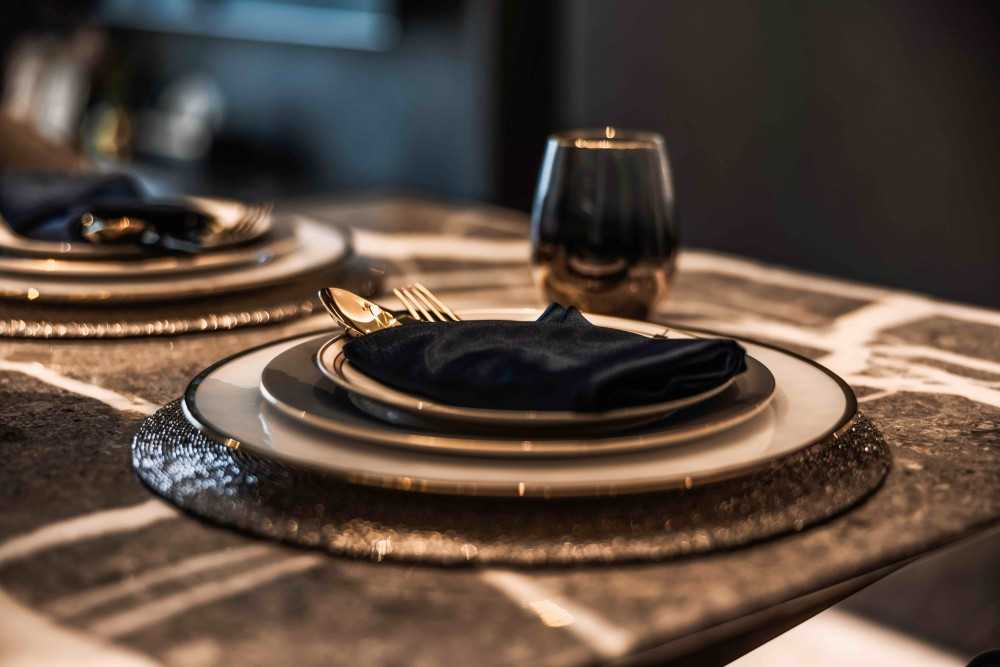 Modern Dining Room with Dining Table and Dining Chairs