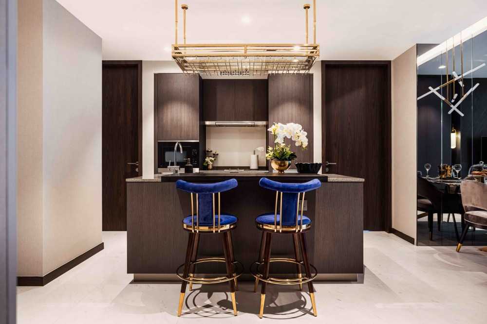 Modern Kitchen with Kitchen Island and Breakfast Counter
