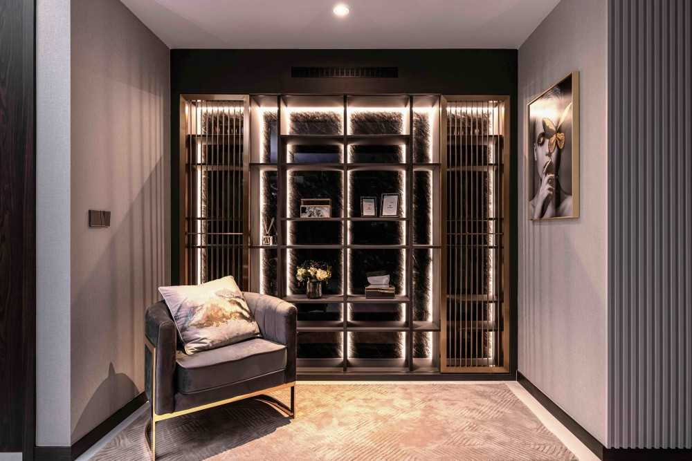 Modern Entryway with Mirror and Seating Bench