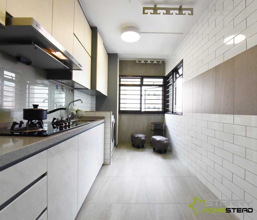 Modern Kitchen with Kitchen Backsplash and Kitchen Accessories