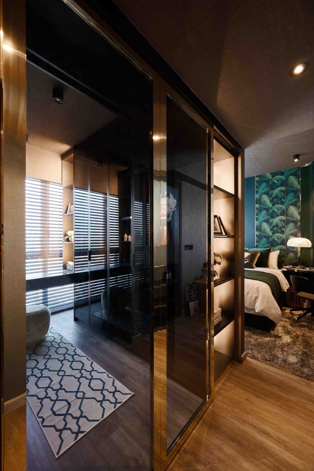 Eclectic Walk-in Wardrobe with Mirror and Wardrobe