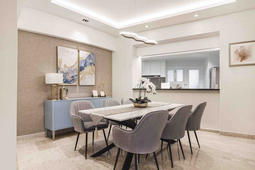 Transitional Dining Room with Dining Table and Dining Chairs