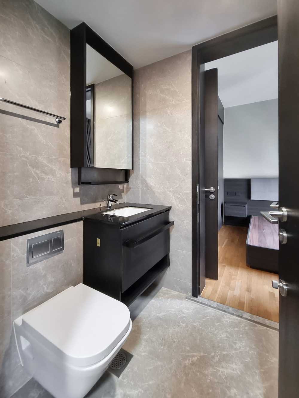 Scandinavian Bathroom with Mirror and Bathroom Storage