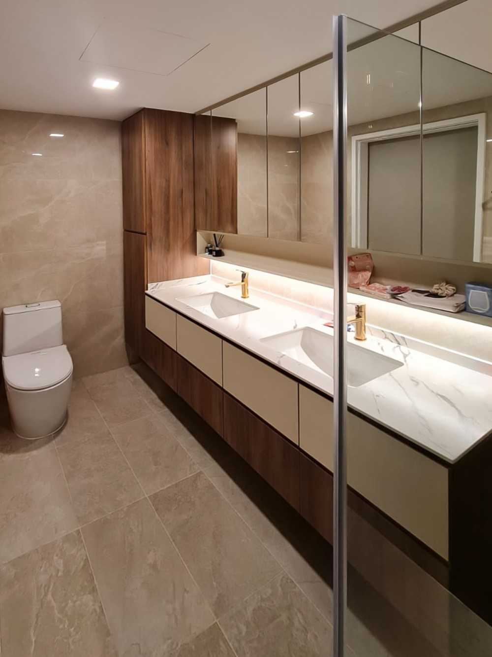 Modern Bathroom with Mirror and Shower Screen