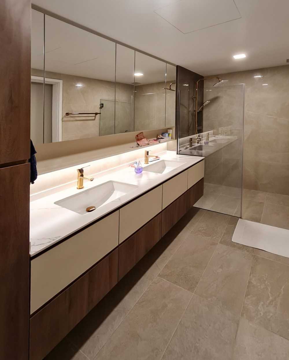 Modern Bathroom with Mirror and Shower Screen