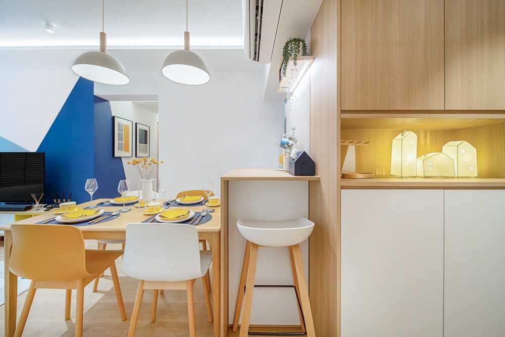 Scandinavian Dining Room with Dining Table and Dining Chairs