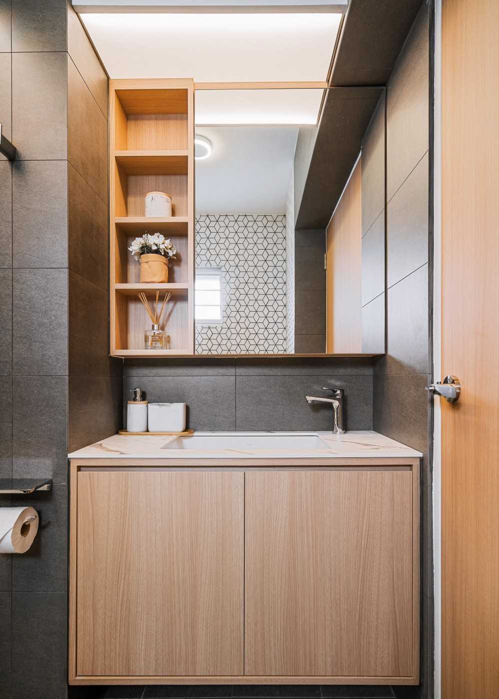 Scandinavian Bathroom with Mirror and Bathroom Storage