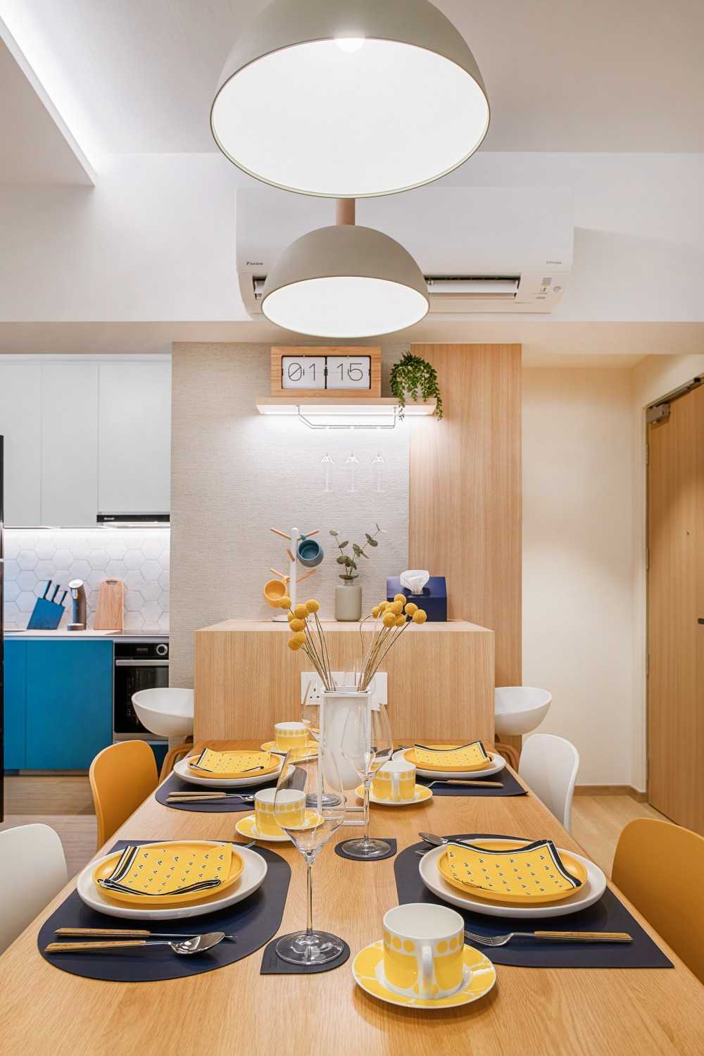 Scandinavian Dining Room with Dining Table and Dining Chairs