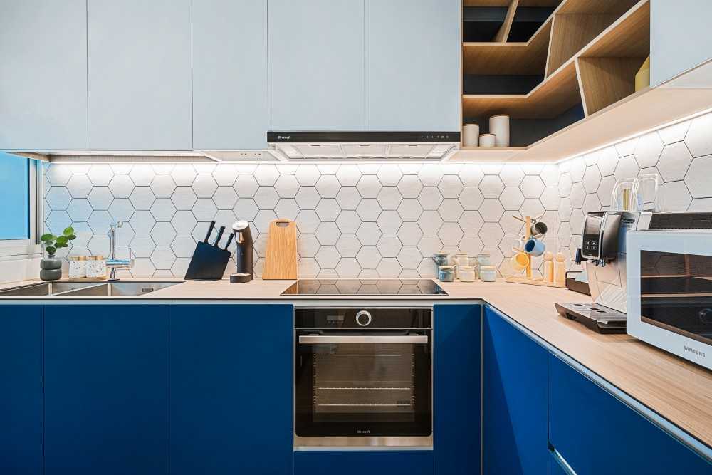 Scandinavian Kitchen with Countertop and Kitchen Backsplash