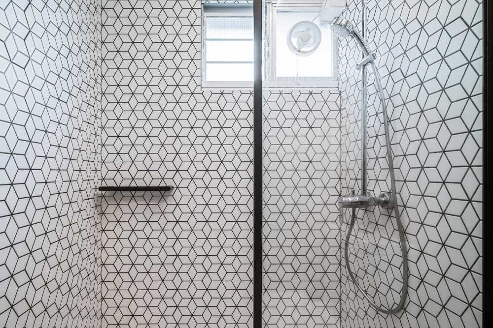 Scandinavian Bathroom with Mirror and Bathroom Storage