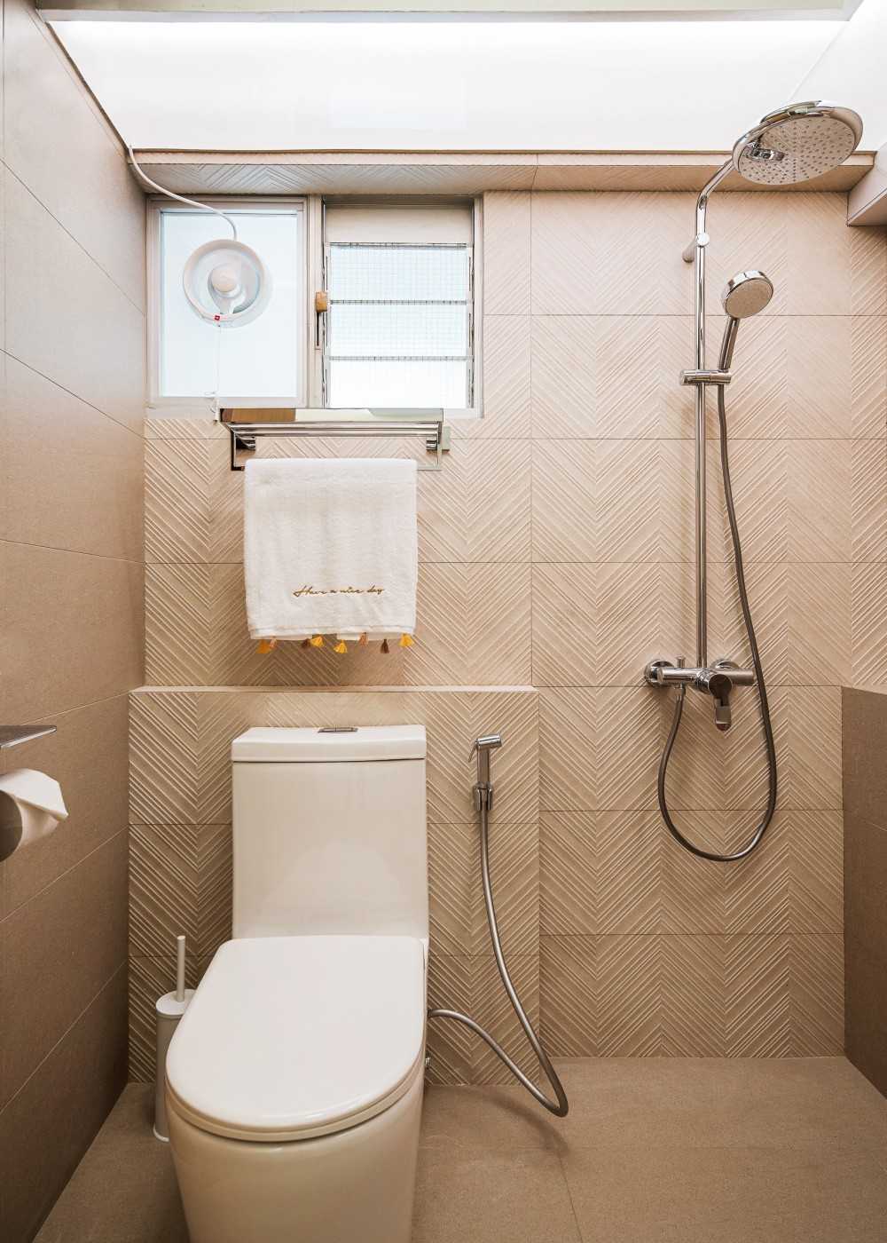 Scandinavian Bathroom with Mirror and Bathroom Storage