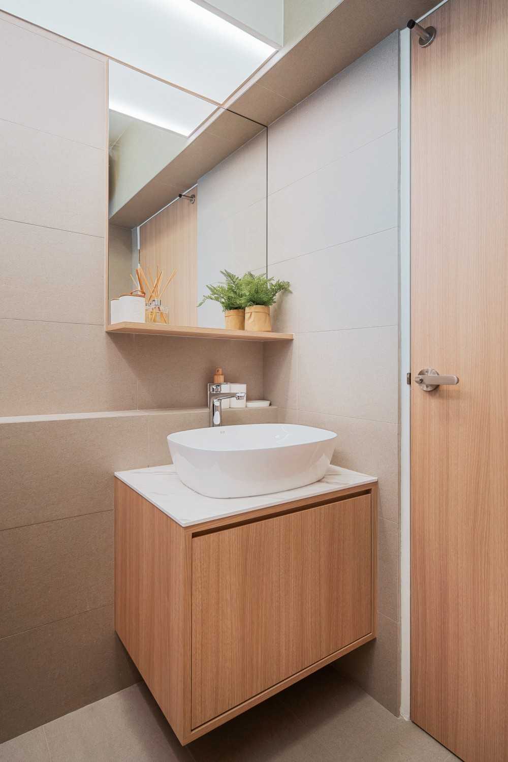 Scandinavian Bathroom with Mirror and Bathroom Storage