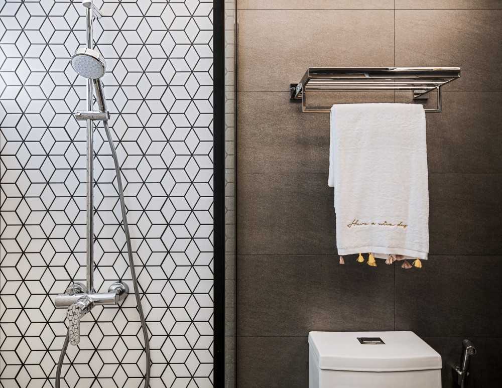 Scandinavian Bathroom with Mirror and Bathroom Storage