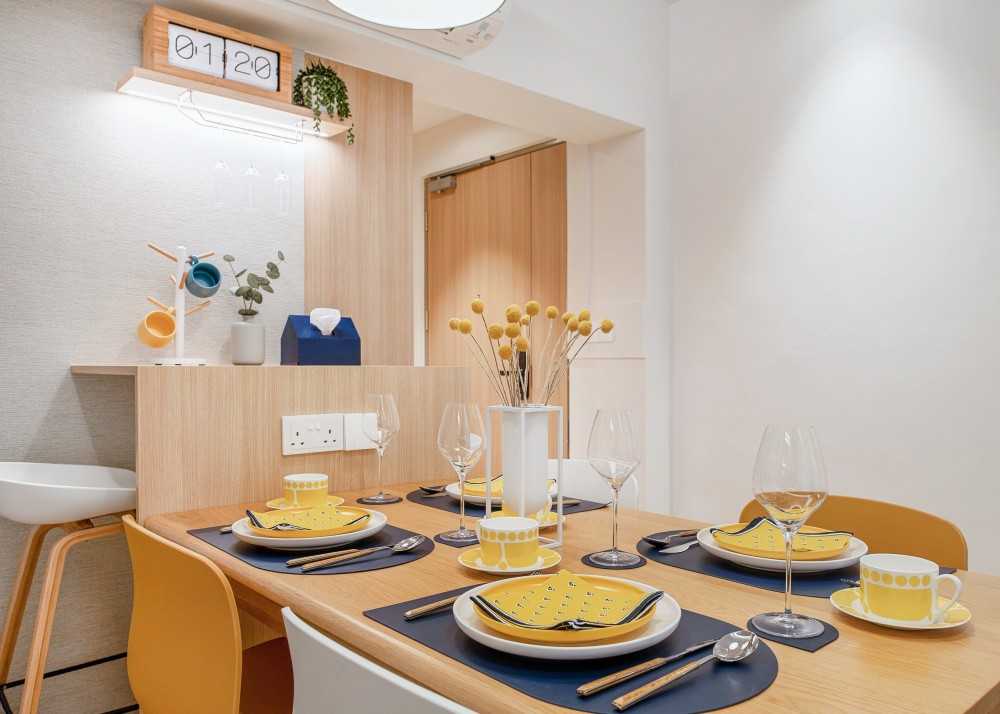 Scandinavian Dining Room with Dining Table and Dining Chairs