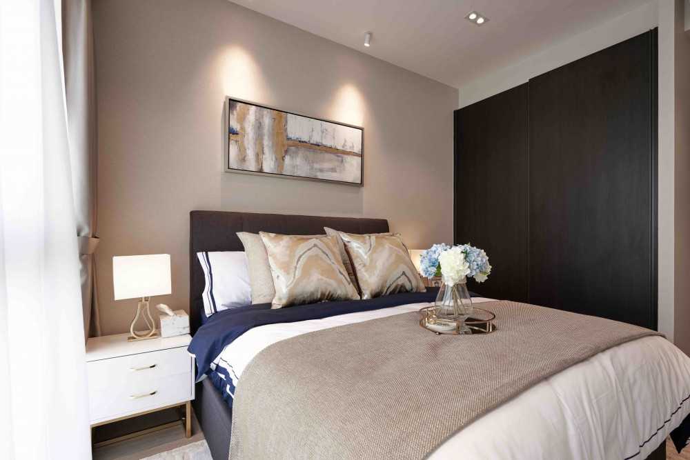 Modern Bedroom with Wardrobe and Sliding Wardrobe