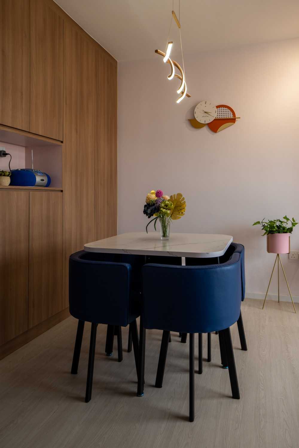 Contemporary Dining Room with Drop Light and Drop Ceiling